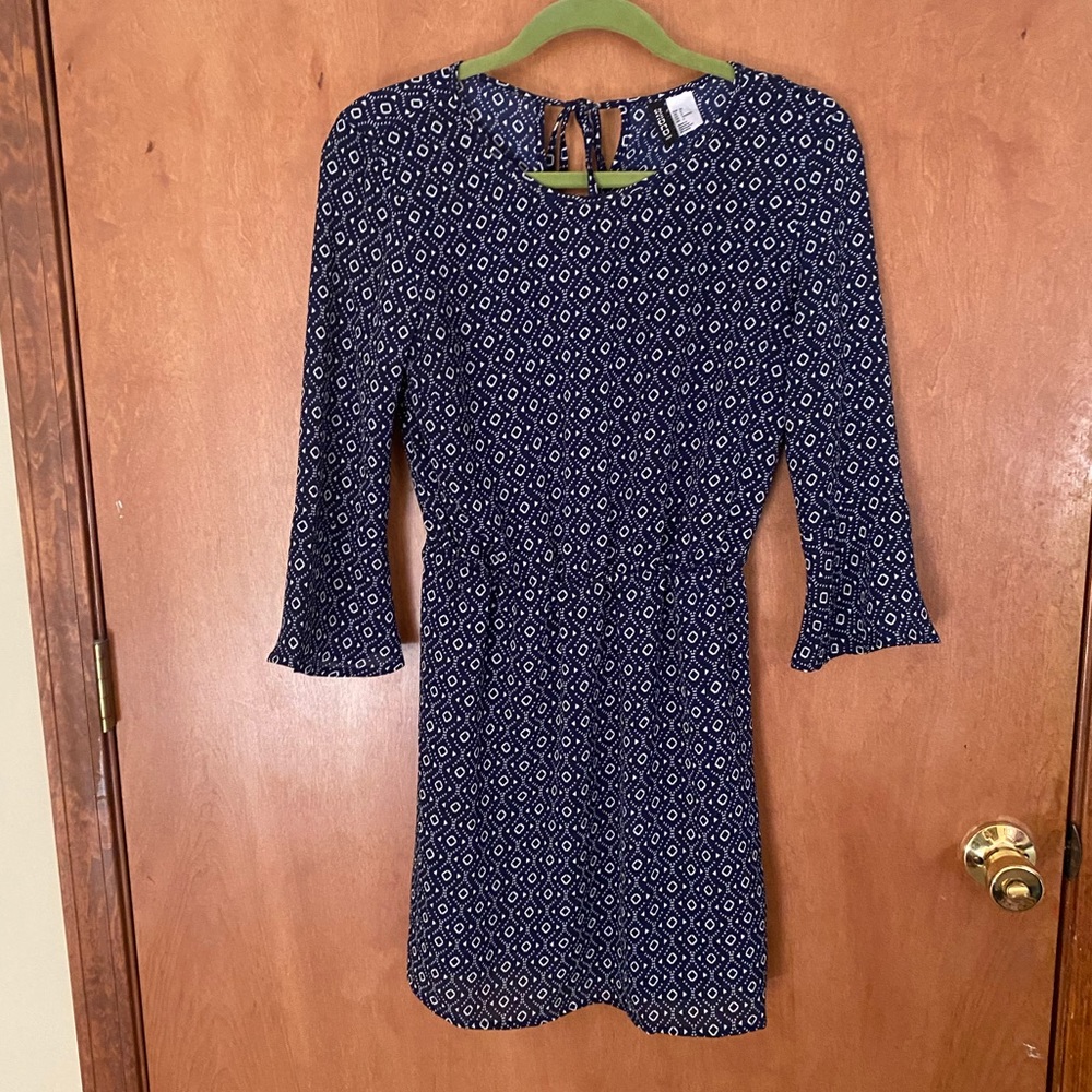 Lightweight dress with bell sleeves size 6
